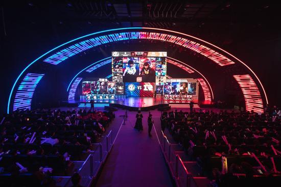 仅展现了赫 仅展现了赫