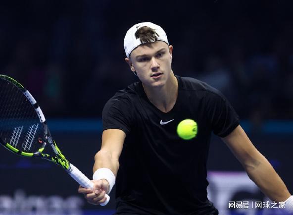 季中表现出 季中表现出