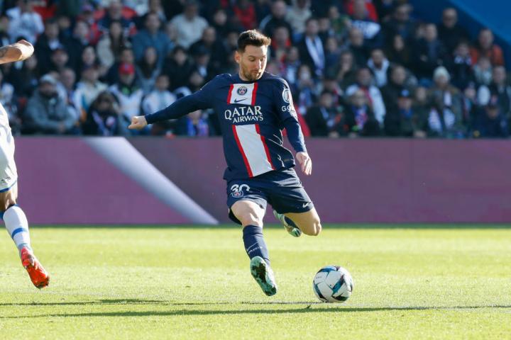 俱乐部的 俱乐部的